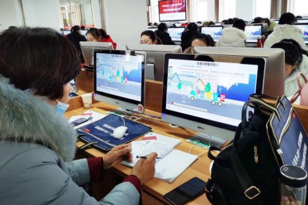 多选题下面哪些要素是推进教育数字化的关键?a 硬件设备、软件工具、数字资源