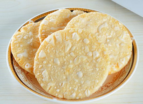 猜一猜膨化零食雪饼上白色的雪主要是什么