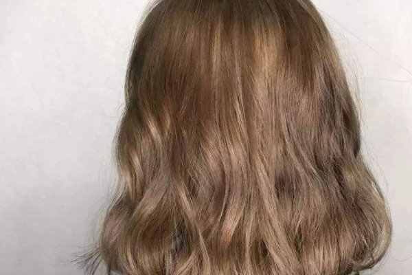 有没有那种软件是根据你脸型五官,推荐适合你的发型设计