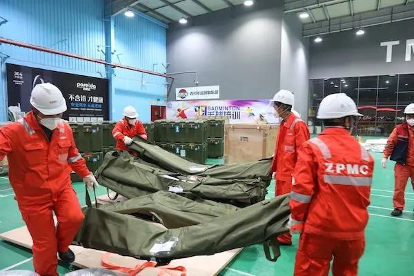 男子出方舱后在上海街头睡了23天,他为何会无处可去?