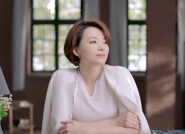 董卿全能才女依然被婆婆看不起，只因她老公背景太强大，她老公有什么背景？