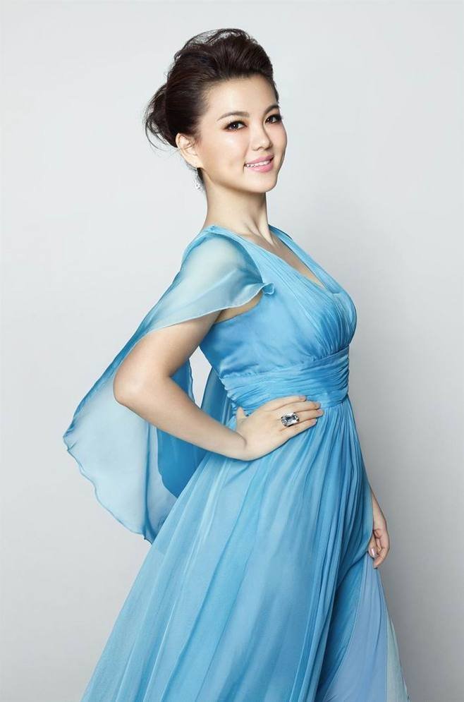 央视点名李湘，扯下了李湘身上最后一块遮羞布，到底咋回事？