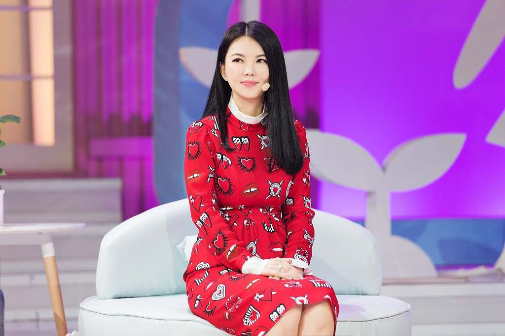 央视点名李湘，扯下了李湘身上最后一块遮羞布，到底咋回事？