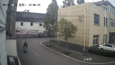 安徽滁州一小伙弃车与民警共追违法嫌疑人，你如何看待小伙的举动？