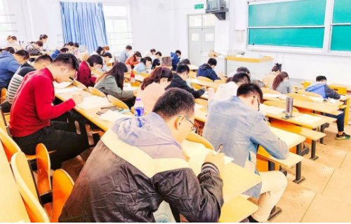 一个粉笔公考账号可以几个人同时登陆吗？