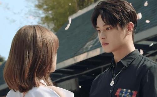 《你的微笑很美》玩的什么游戏？