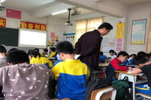 引蛇出洞的意思是什么