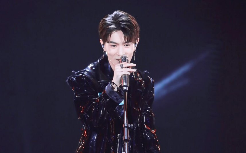 马伯骞家里很有钱吗？