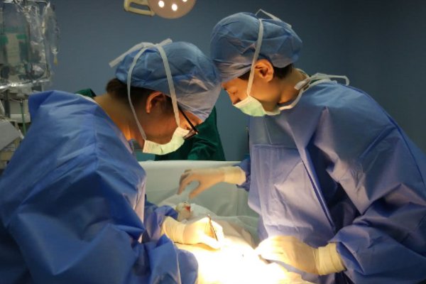 绵阳一29岁女子做妇科微创手术身亡，医院是否需要为此担责？