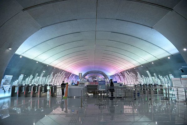 关于两女子互相掌掴厮打一事，上海地铁是如何回应的呢？