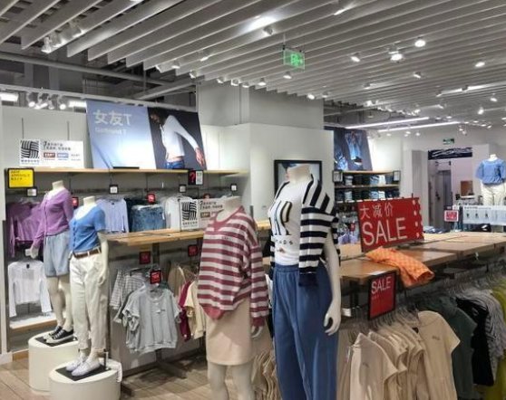 服饰巨头GAP清仓撤店,连灭火器都卖,是怎么回事?