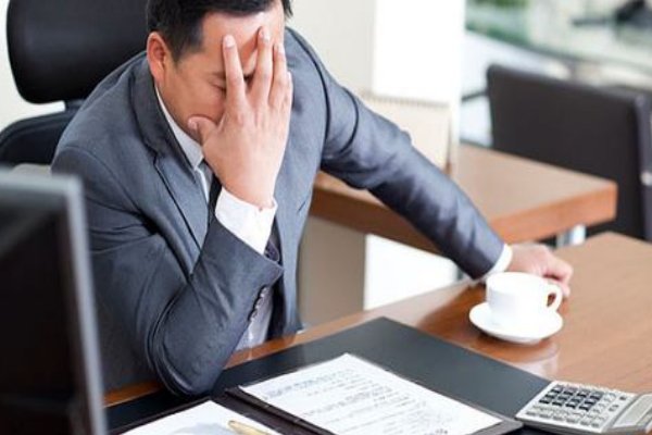 男儿屈穷心不穷,枯荣不等嗔天公翻译