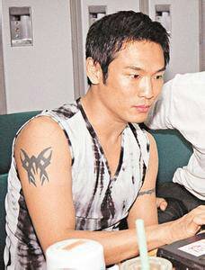 谁能帮我找到一张 杜德伟右臂那个 虎头纹身 图片，就是我头像的这个样子，要高清，可以打印出来的