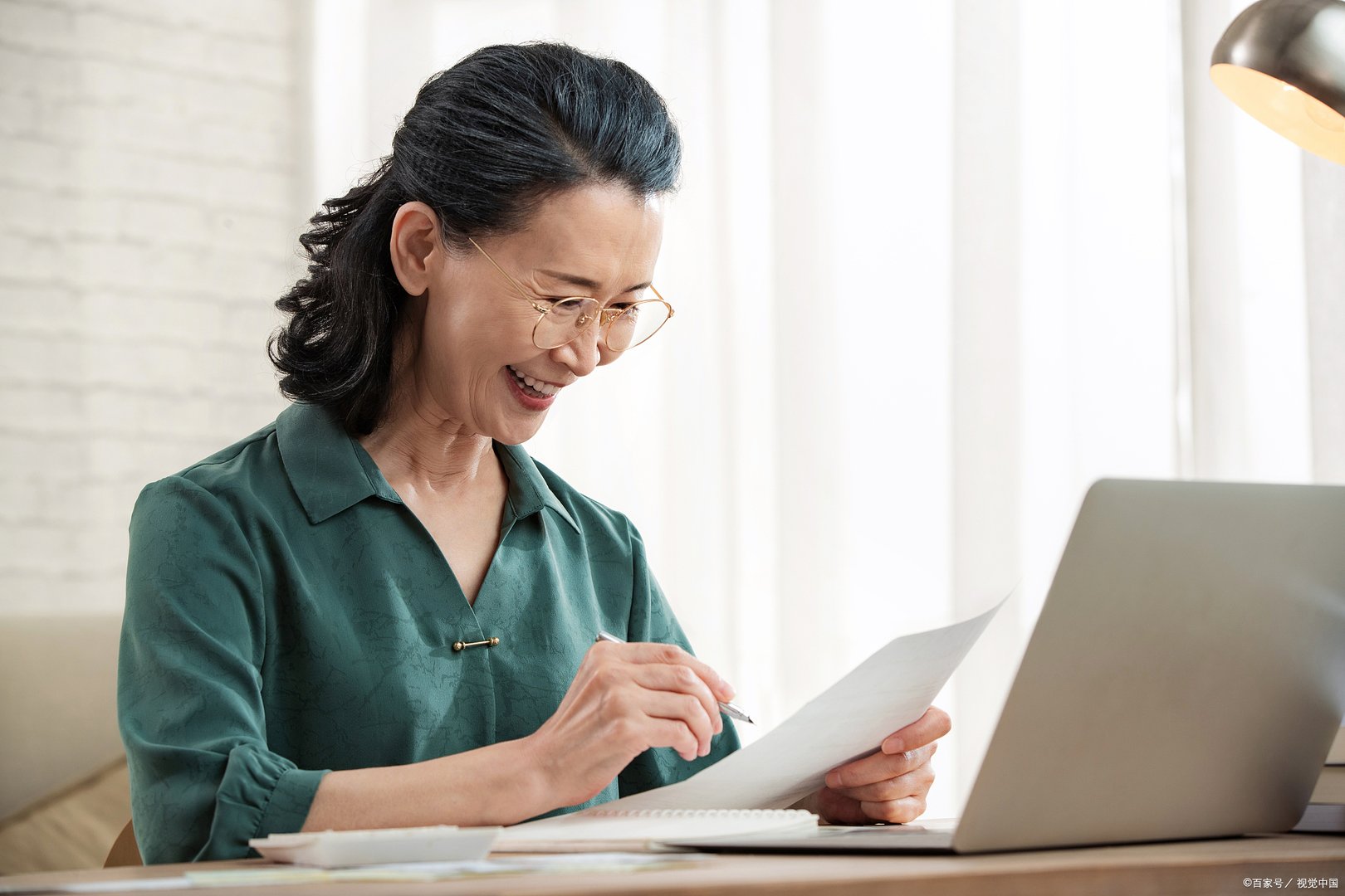 我们经常在广场上看到有人打坨螺，中老年健身坨螺的技巧是什么？