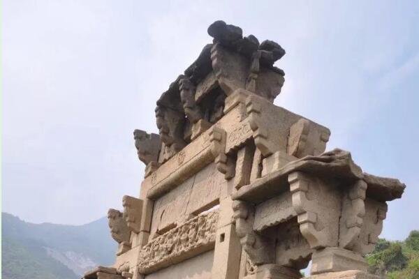 湖北石家晚水库出现清代古牌坊，当初是如何被没入水中的？