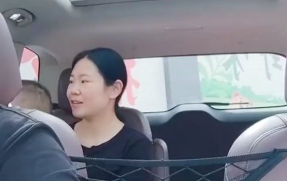 内蒙远嫁女子国庆返程离家时在车上痛哭，这一幕为何令人众多远嫁者破防？