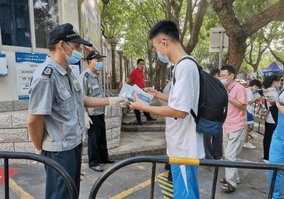 2021年高考语文落幕，各地高考作文出炉，哪个省份作文难度大？