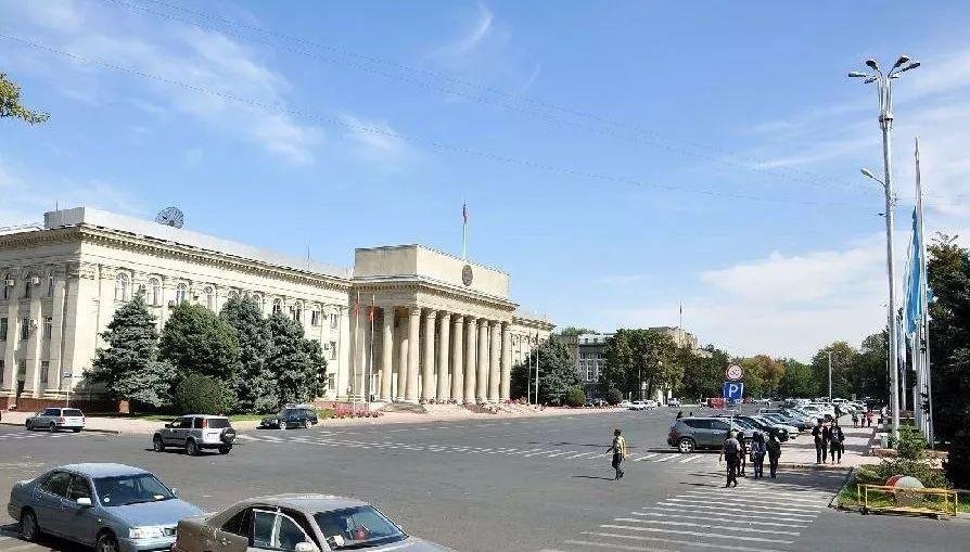 如何看待吉尔吉斯斯坦总统突然辞职一事？