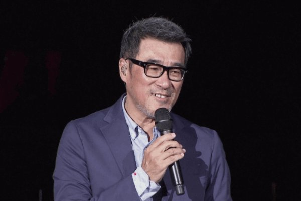 一个人走在冷冷的街是什么歌