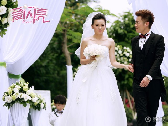 电视剧《爱闪亮》中,高然的身世是什么?