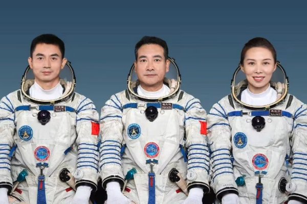 神舟十三号宇航员是谁