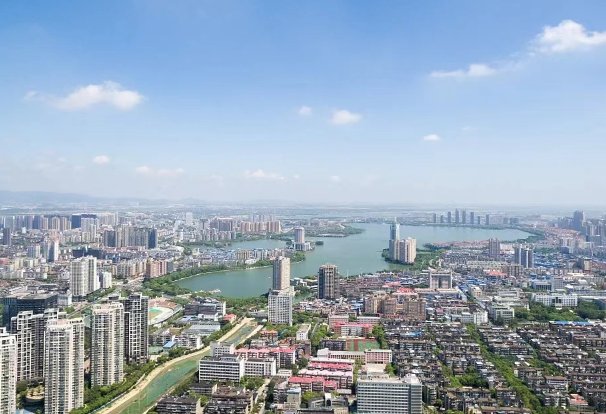 滕王阁序中物华天宝人杰地灵形容的是哪个城市