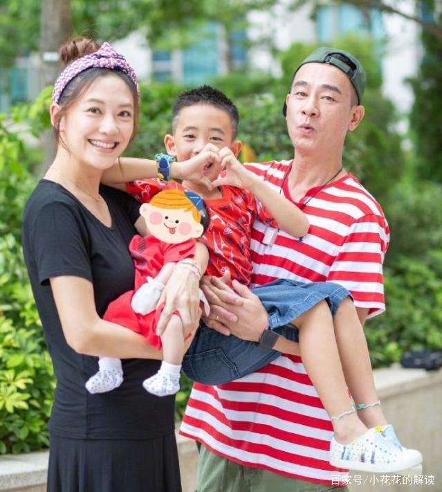 应采儿首晒一家四口合照，如今的他们怎样了呢？