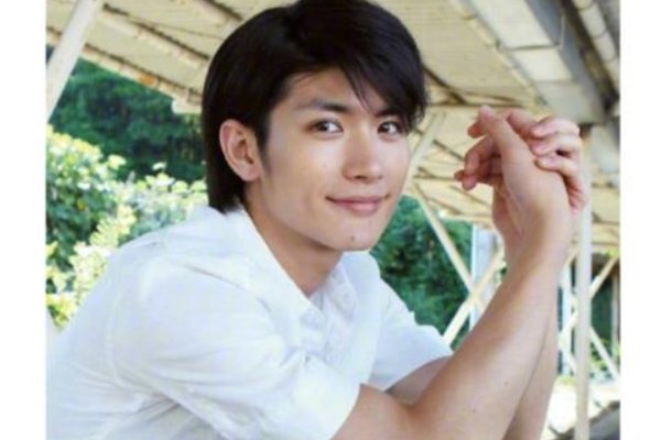 据日媒报道三浦春马父亲今年1月去世，曾做心脏手术，死因与心脏病有关吗？