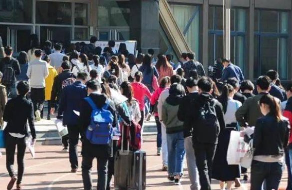 2021年国考补录人员近2000，为何会出现补录现象呢？