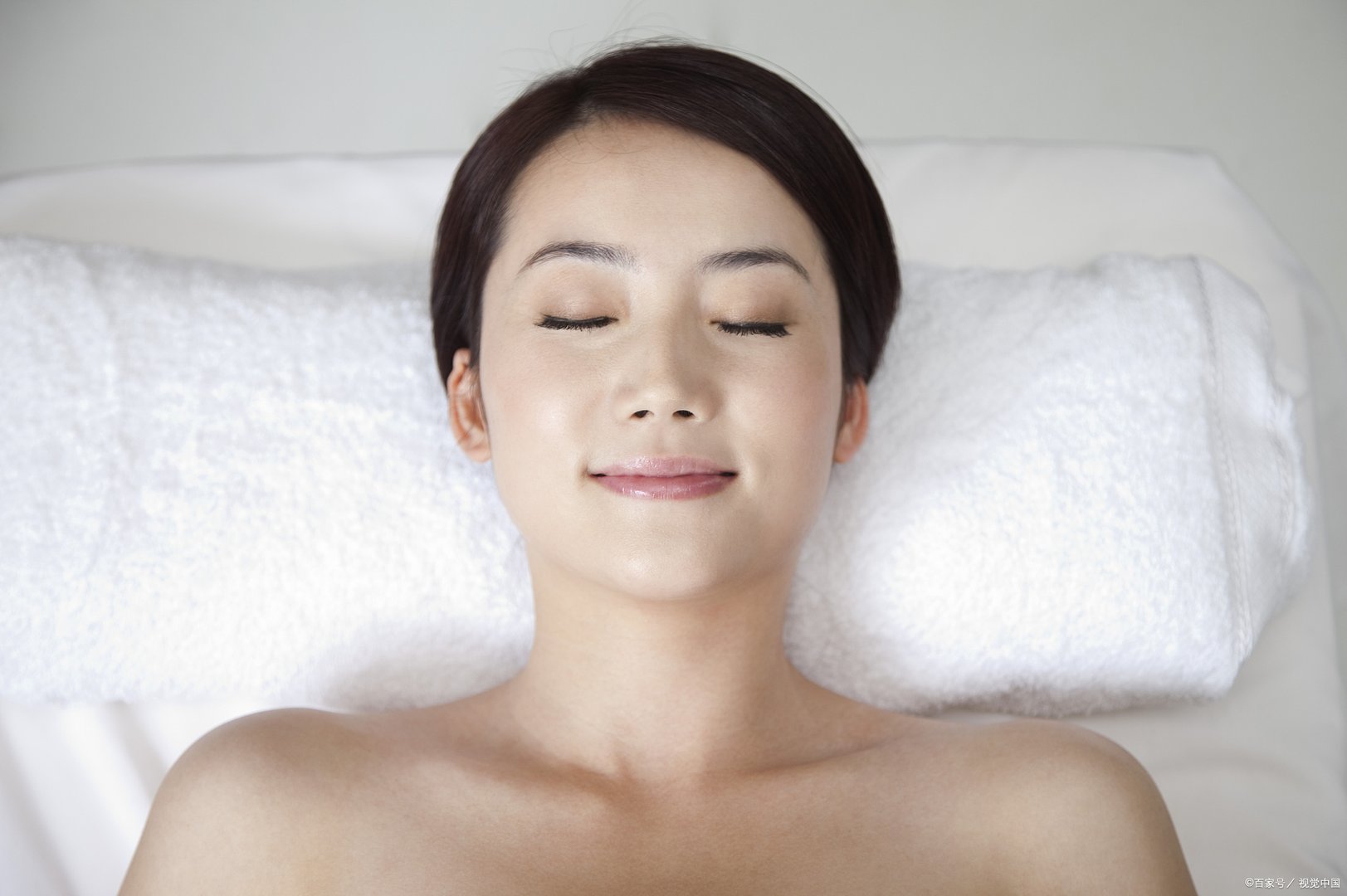 秋季怎样选护肤品呢？秋季用保湿的还是滋润的护肤品呢？