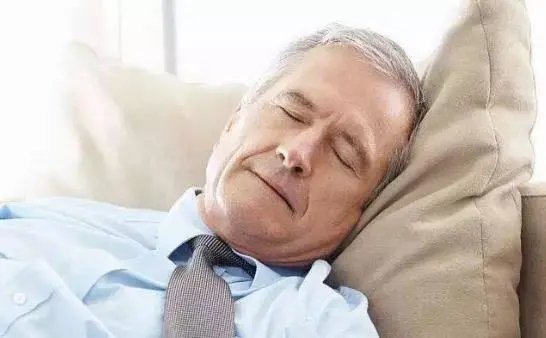 男性睡眠小于6.5小时肺癌风险增加112%,这其中有什么科学依据?