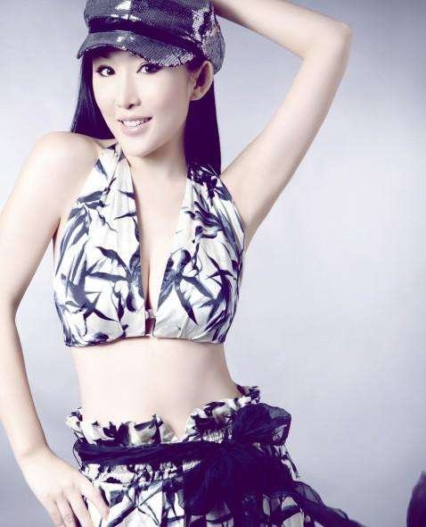 《女人的颜色》的片尾曲叫什么？