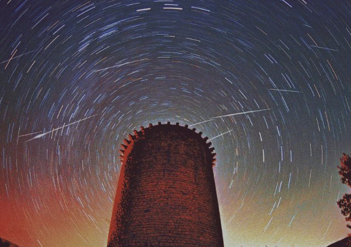 明亮的“火球”划过夜空，英国出现巨大流星，这种现象是什么原因导致的？