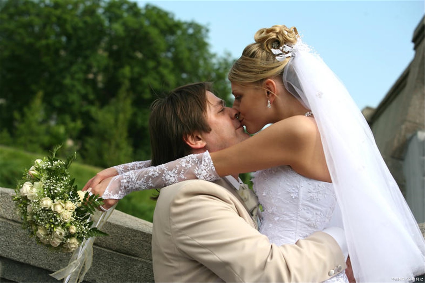 全国人大代表建议设立结婚辅导期,让新婚夫妇建立正确的家庭观,你支持吗?