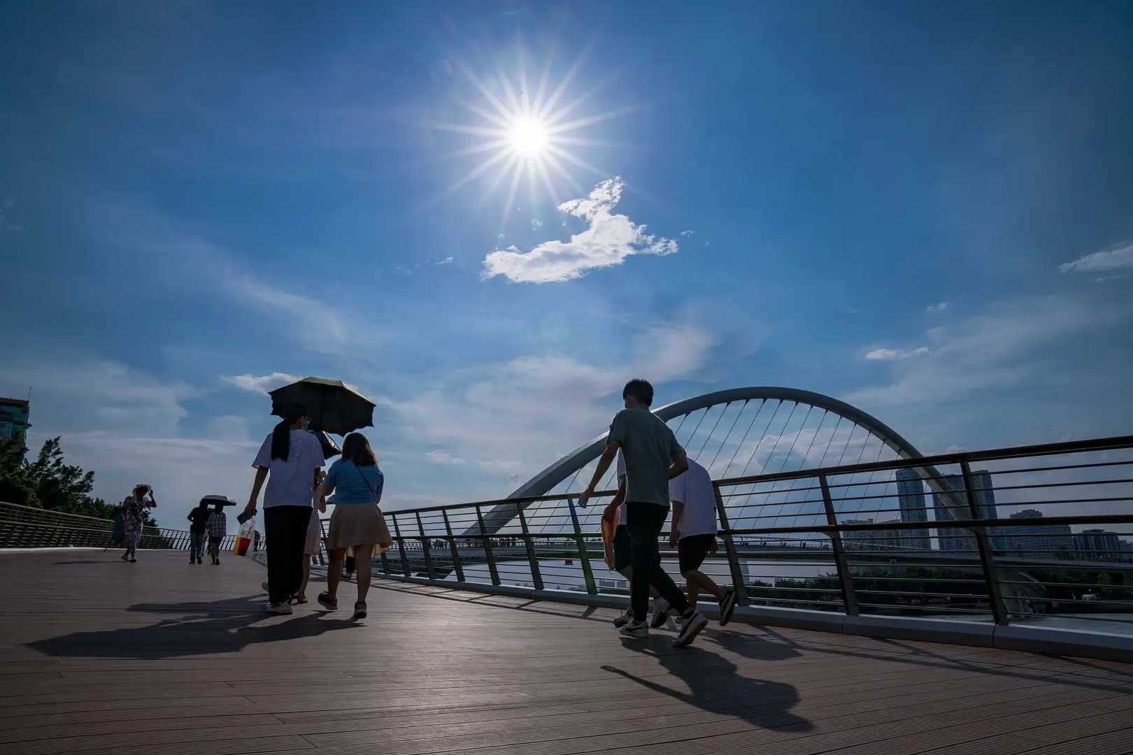 合肥热到破纪录，安徽高温升至全国第一，为什么会这么热呢？