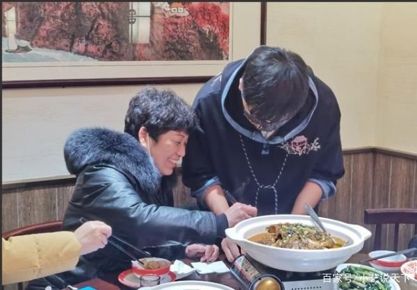 被拐24年的张洋洋给了母亲一个吻,这包含了怎样的情感在其中?