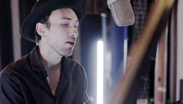 i am sorry don't leave me什么歌?