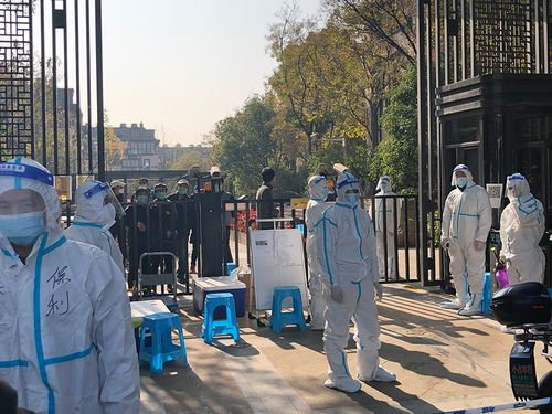 无锡多人殴打防疫人员，2人被拘，为何总有这种人搞破坏？