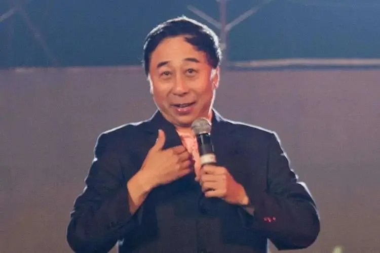 冯巩方回应卷入“冯巩大战”，称躺着中枪，此事给他带来了哪些影响？