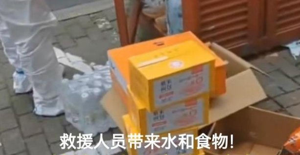 安徽女子被困上海电话亭数日,女子是被如何救出来的?