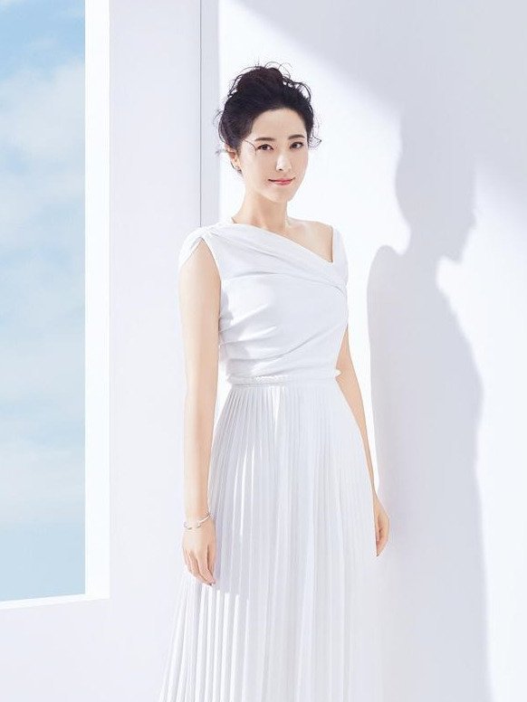 《上错花轿嫁对郎》中的李琳古装扮相那么美,现在和谁结婚了?