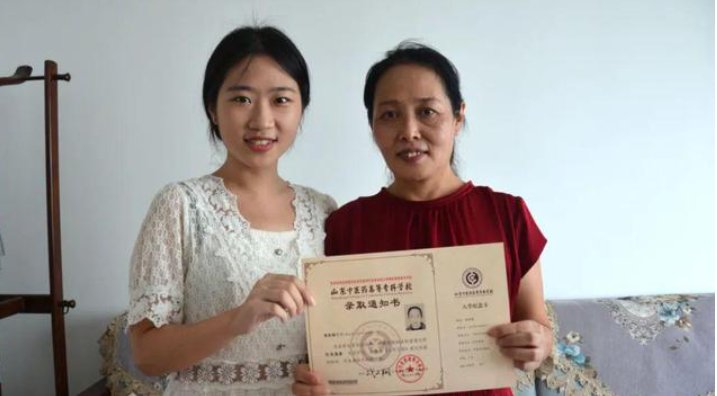 54岁妈妈考上女儿母校：36载大学梦圆！这位妈妈为何选择这所学校？