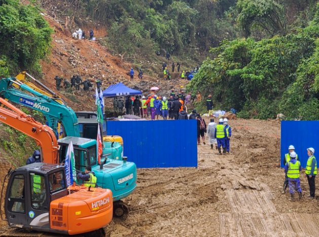 东航乘客家属遭攻击，退票者被批“吃人血馒头”，网络暴力有多可怕？