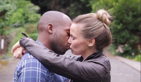 男朋友约会出去，总要带他朋友，这是为什么？