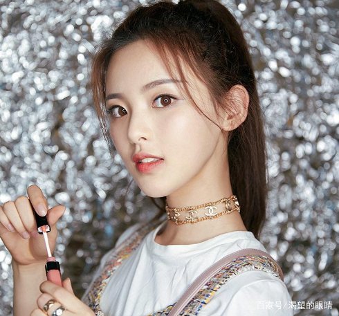 杨超越怒斥偷拍，辟谣恋情后现身，对此你怎么看呢？