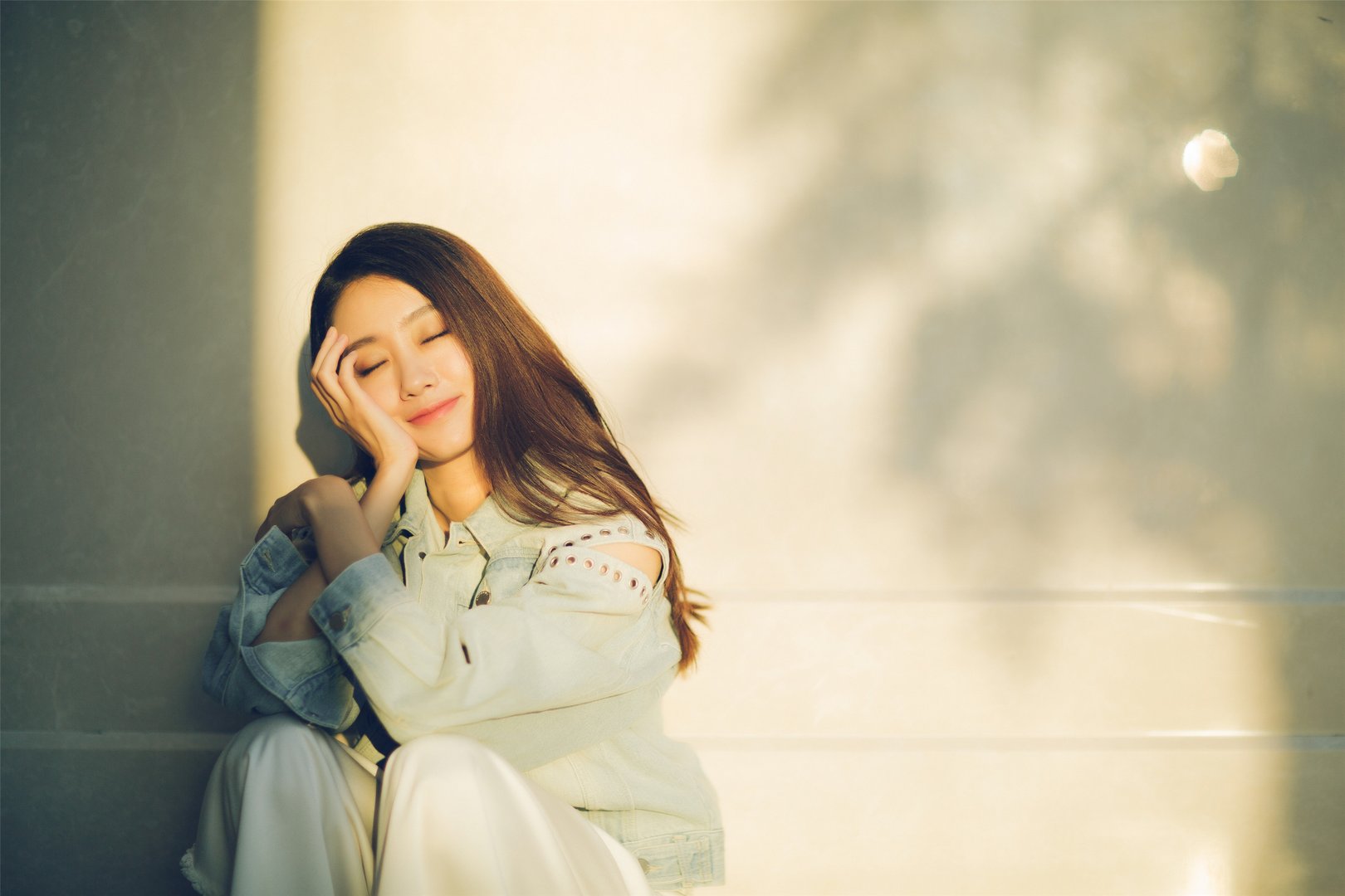 张小斐晒半脸自拍，你觉得她的演技如何？