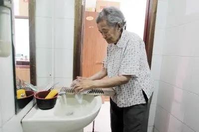 传奇老人辛冠洁去世，如何评价他的一生？