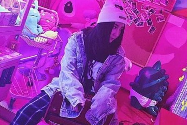 歌手乃万事件持续发酵!西安一大学生发不当言论后被勒令退学,你怎么看?