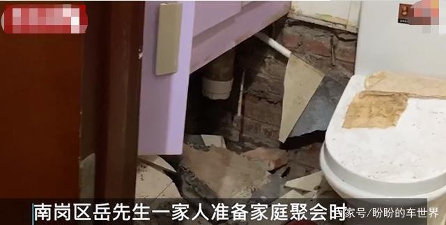 男子家中聚会地面却突然坍塌，物业称回填土不实造成，后来如何？