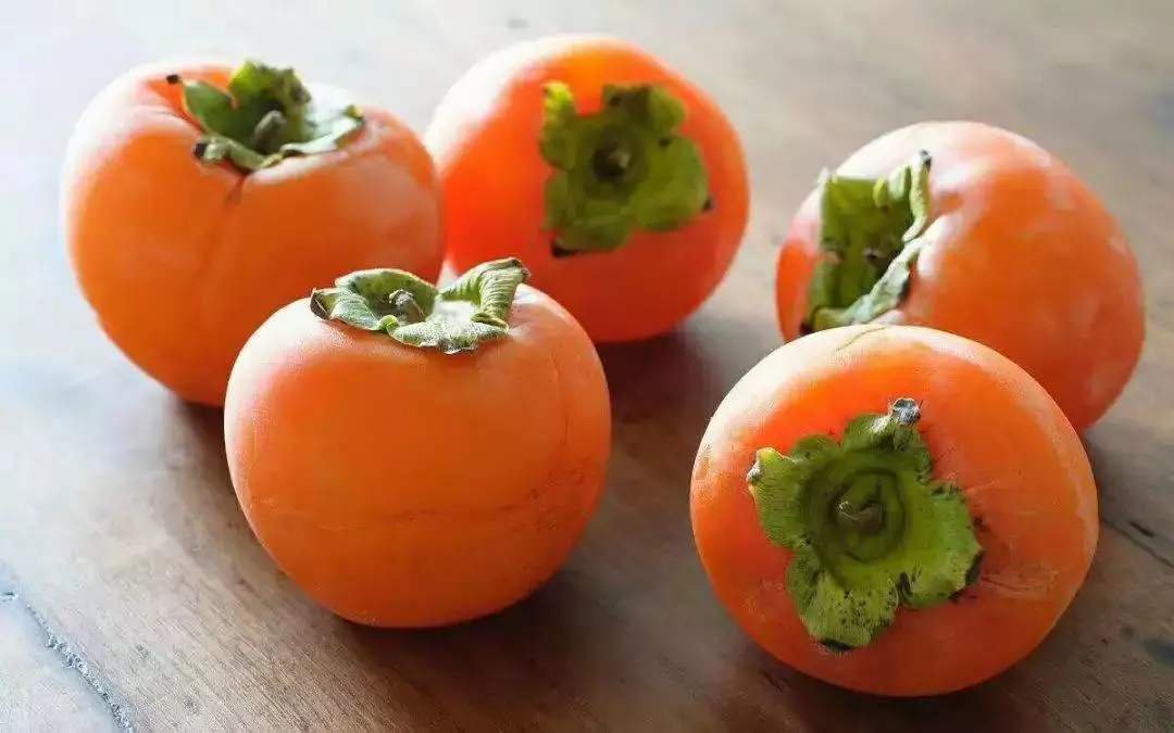 成都街头刮起柿子风,吃柿子的时候要注意哪些问题?